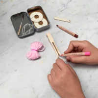 Cotton Twist pom pom baleriin meisterdamiskomplekt kinkekarbis