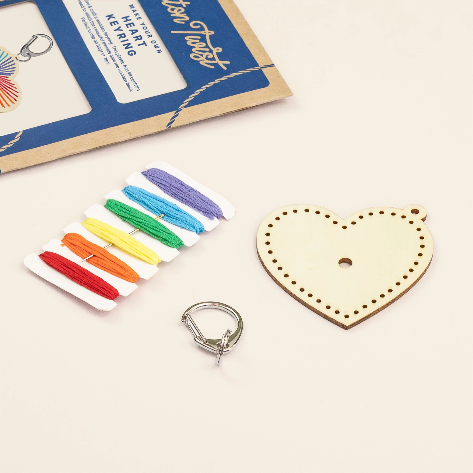 Cotton Twist Heart Keyring Craft Kit – tikitav südamega võtmehoidja 4+ Plastivaba tikkimiskomplekt lastele