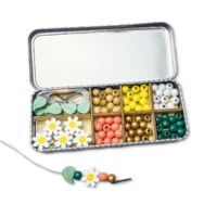 Cotton Twist Daisy Bracelet Bead Kit Karikakrad – käevõru helmeste komplekt