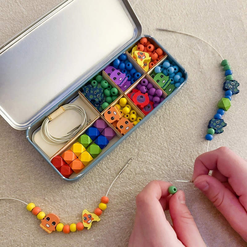 Cotton Twist Monsters Bracelet Bead Kit – kollidega käevõru helmeste komplekt