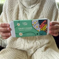 Cotton Twist Daisy Bracelet Bead Kit Karikakrad – käevõru helmeste komplekt