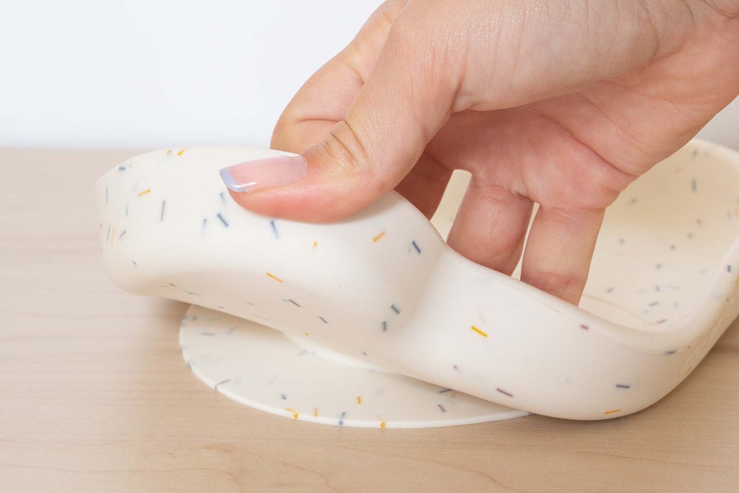 Iminapaga silikoonist taldrik lapsele – tugev suction cup ja turvaline söögiaeg Iminapaga silikoonist taldrik lapsele – tugev suction cup ja turvaline söögiaeg