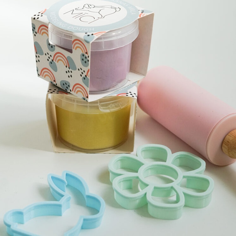 MĪCI kinkekomplekt kevadine lill ja jänku kahe loodusliku plastiliini ja vormidega ja rulliga