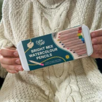 Cotton Twist akvarellpliiatsid metallkarbis – 10 tk pintsel ja teritaja Cotton Twist akvarellpliiatsid metallkarbis – 10 tk pintsel ja teritaja