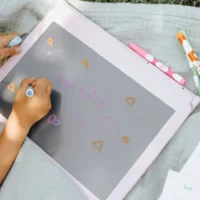 KIDYWOLF KIDYDRAW-PRO Fashion valgustahvel lastele
A4 valgustahvel moedisaini ja riietuste joonistamiseks lapsele KIDYWOLF KIDYDRAW-PRO Fashion valgustahvel lastele A4 valgustahvel moedisaini ja riietuste joonistamiseks lapsele