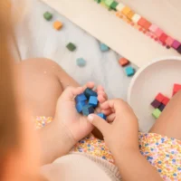 Grapat Mis and Match puidust mosaiigi- ja sorteerimiskomplekt üle 400 värvilise kuubikuga