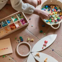Grapat Mis and Match puidust mosaiigi- ja sorteerimiskomplekt üle 400 värvilise kuubikuga